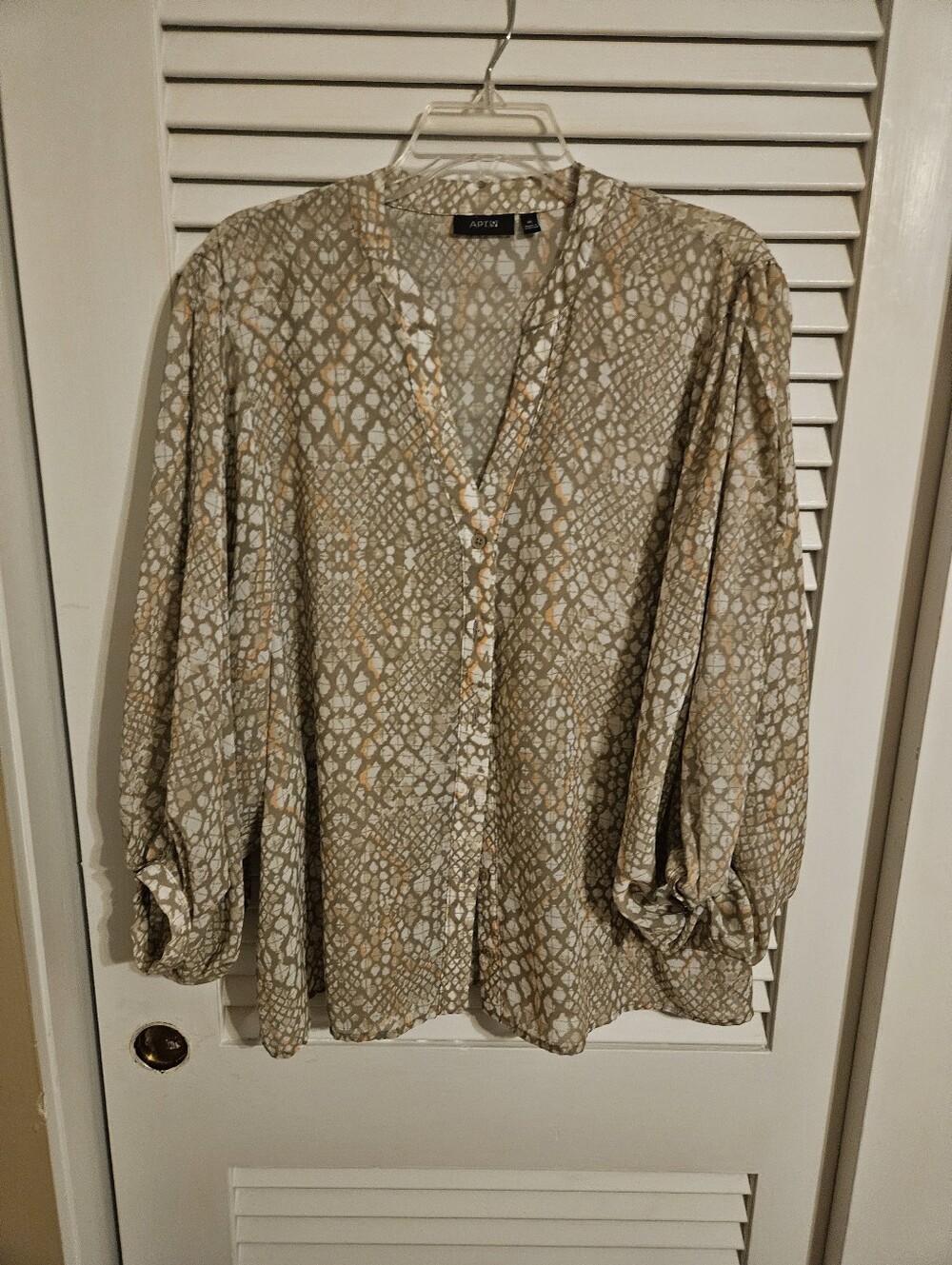 Apt. 9 Beige and Cream Snake-Print Button-Front Blouse Xl